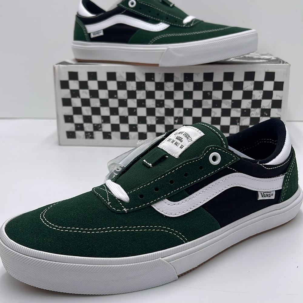 Vans Men's Green and Black Sneakers Gilbert Crocke
Dark Green/White
VN0A5JIFDGY - Picture 15 of 16